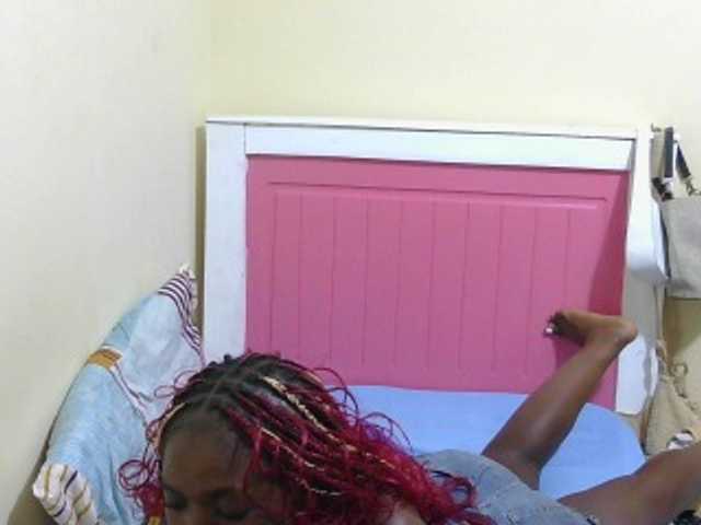 Arriana live cam on BongaCams