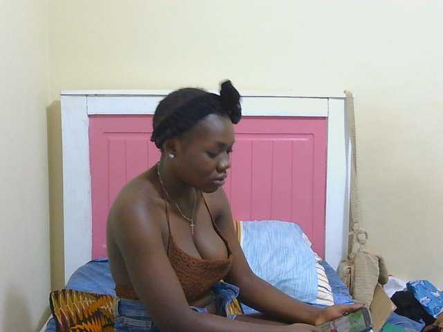 Arriana live cam on BongaCams