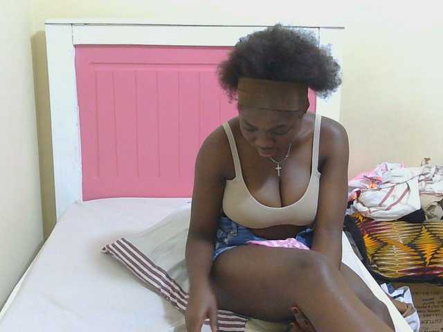 Arriana live cam on BongaCams