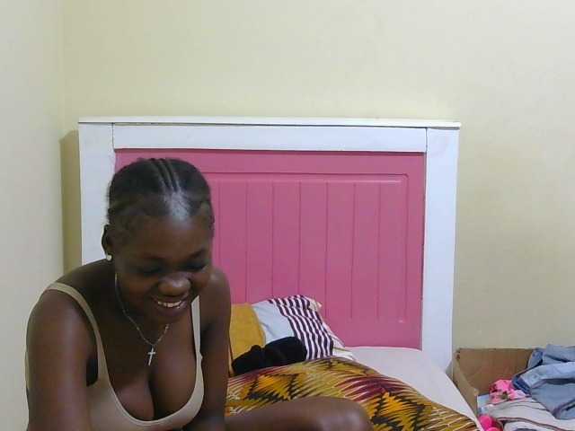 Arriana live cam on BongaCams