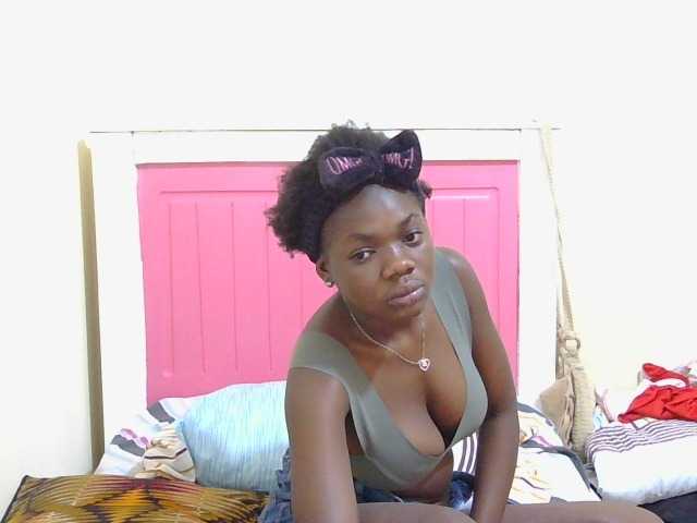 Arriana live cam on BongaCams