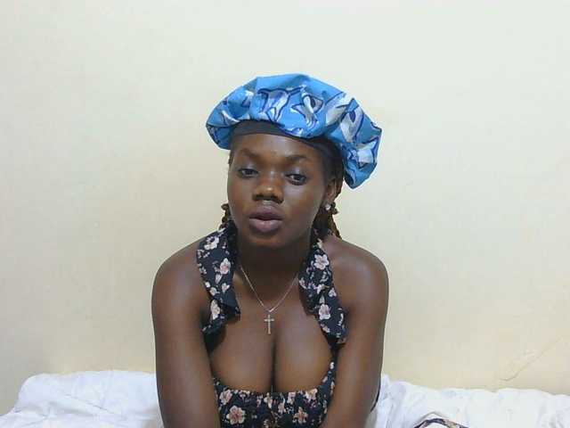 Arriana live cam on BongaCams