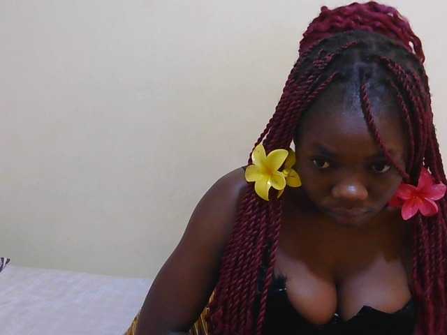 Arriana live cam on BongaCams