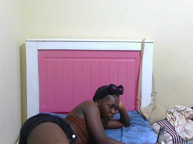 Arriana live cam on BongaCams