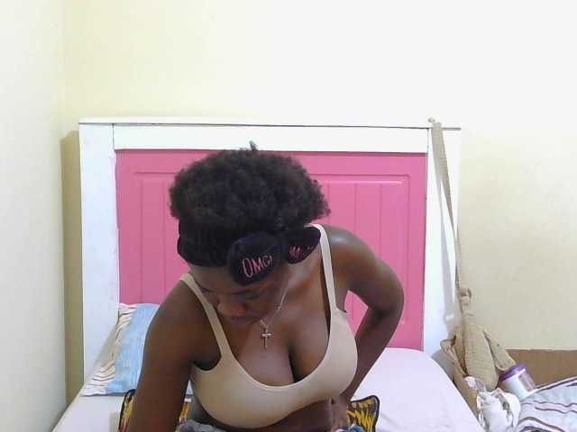 Arriana live cam on BongaCams