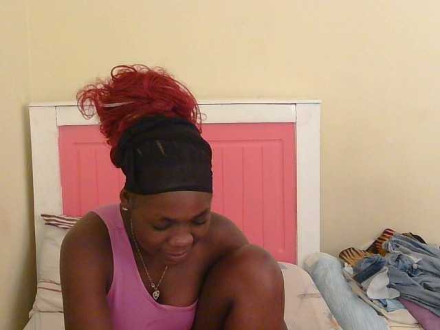 Arriana live cam on BongaCams