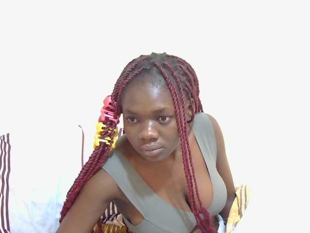 Arriana live cam on BongaCams