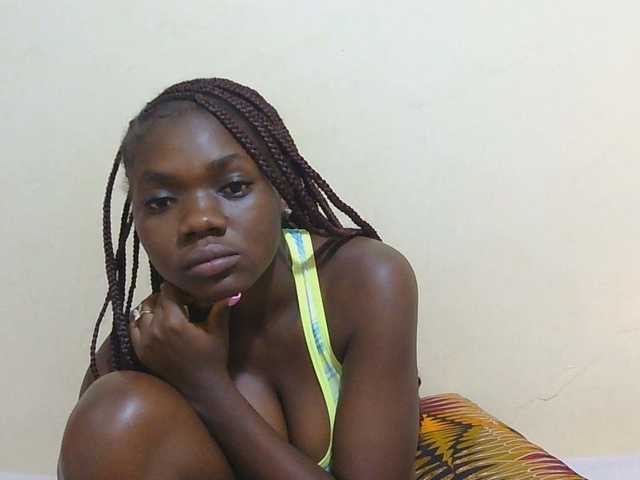 Arriana live cam on BongaCams