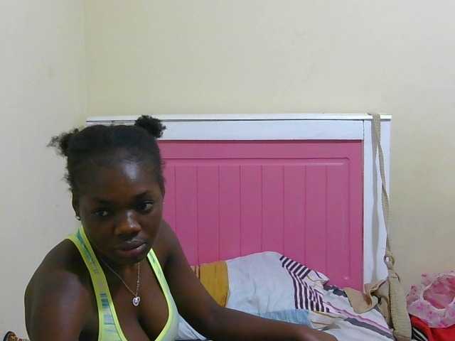Arriana live cam on BongaCams