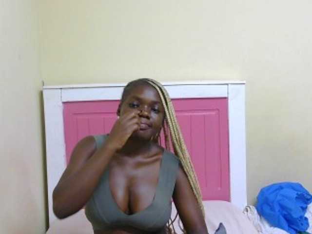 Arriana live cam on BongaCams