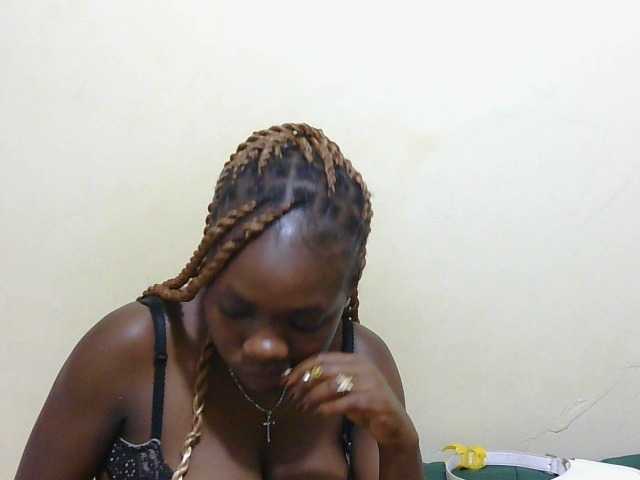 Arriana live cam on BongaCams