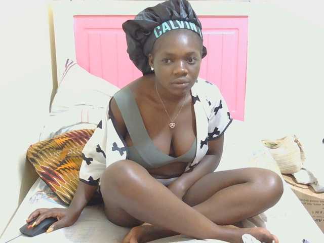 Arriana live cam on BongaCams