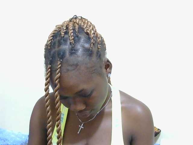 Arriana live cam on BongaCams