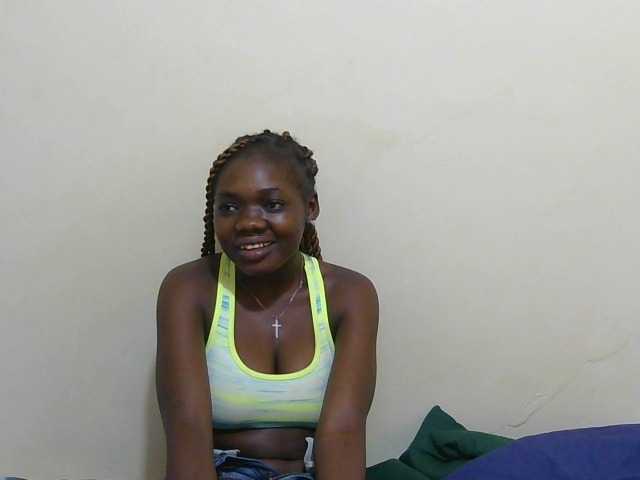 Arriana live cam on BongaCams