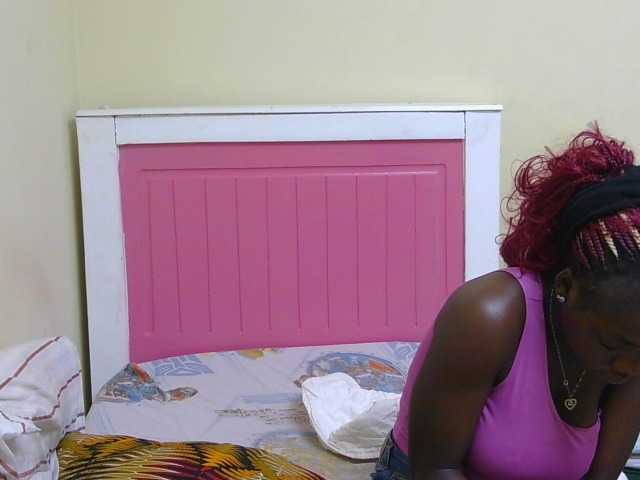 Arriana live cam on BongaCams