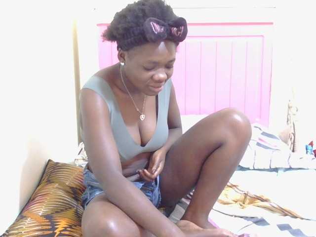 Arriana live cam on BongaCams