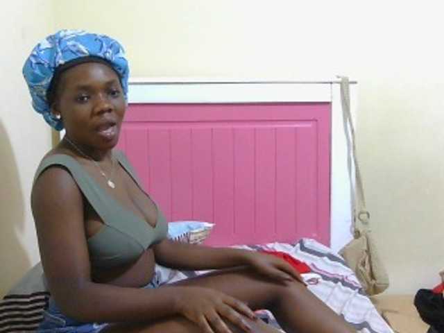 Arriana live cam on BongaCams