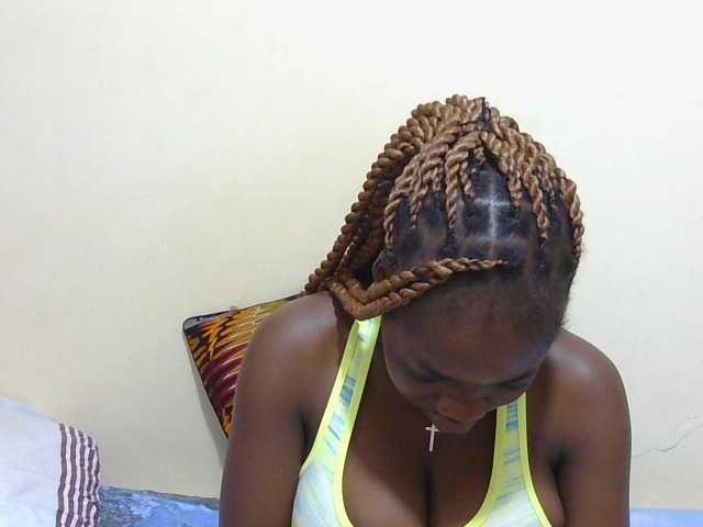 Arriana live cam on BongaCams
