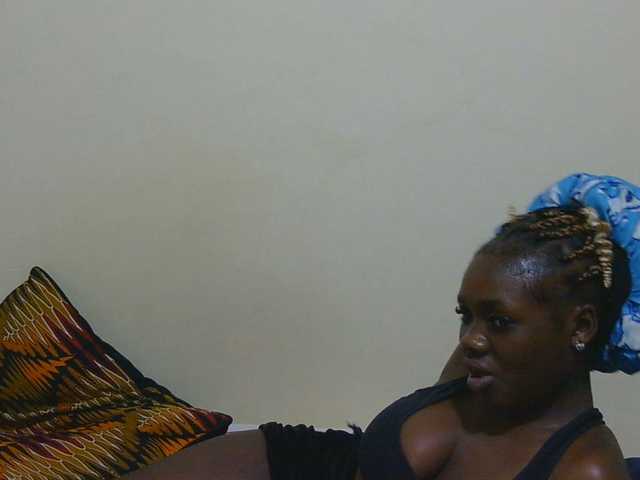 Arriana live cam on BongaCams
