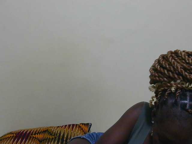 Arriana live cam on BongaCams