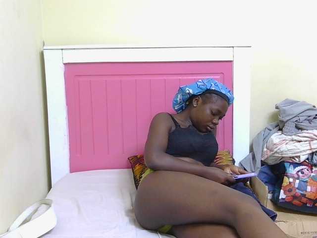 Arriana live cam on BongaCams