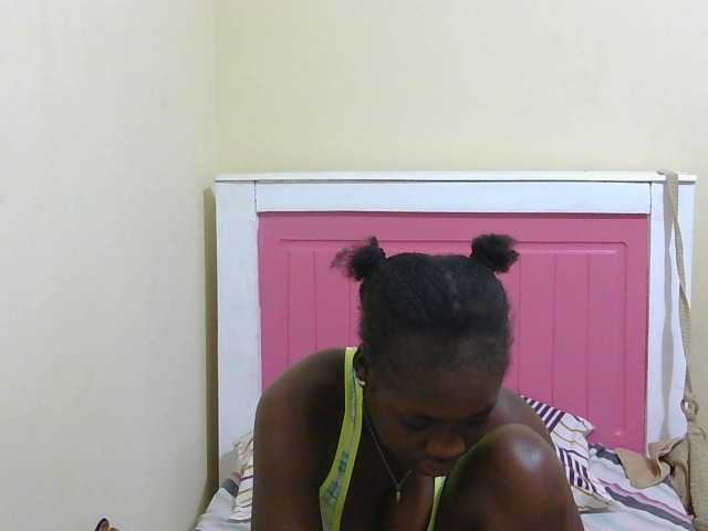 Arriana live cam on BongaCams