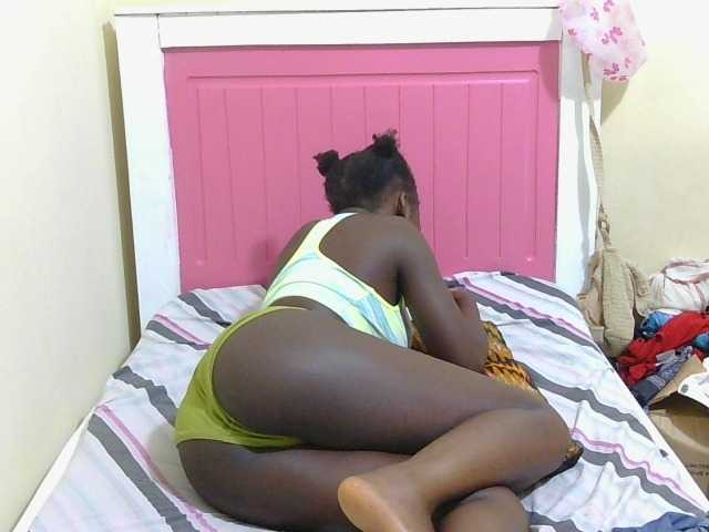 Arriana live cam on BongaCams