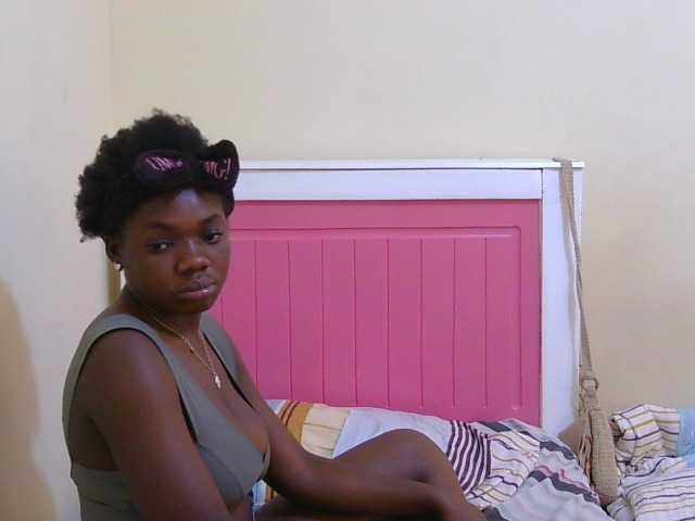 Arriana live cam on BongaCams