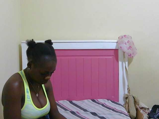 Arriana live cam on BongaCams