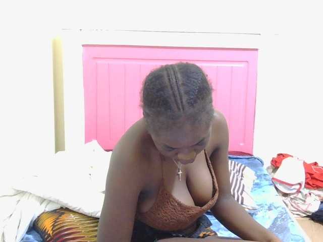 Arriana live cam on BongaCams