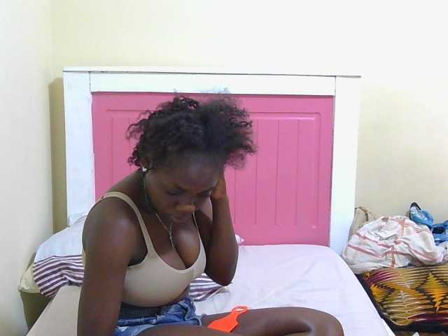 Arriana live cam on BongaCams