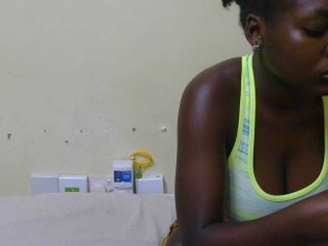 Arriana live cam on BongaCams