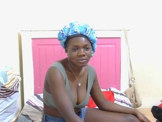 Arriana live cam on BongaCams