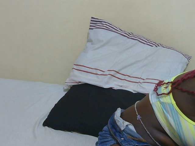 Arriana live cam on BongaCams
