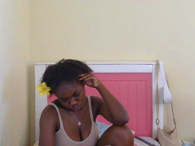 Arriana live cam on BongaCams
