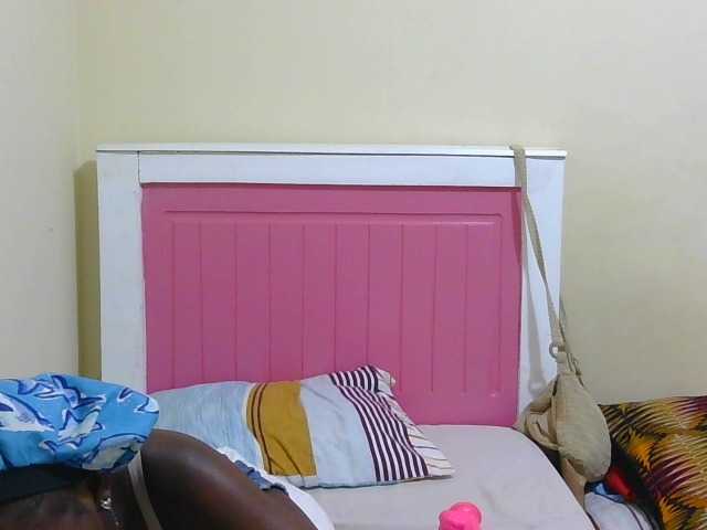 Arriana live cam on BongaCams
