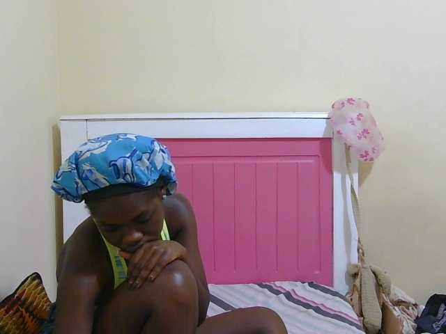 Arriana live cam on BongaCams