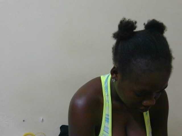 Arriana live cam on BongaCams