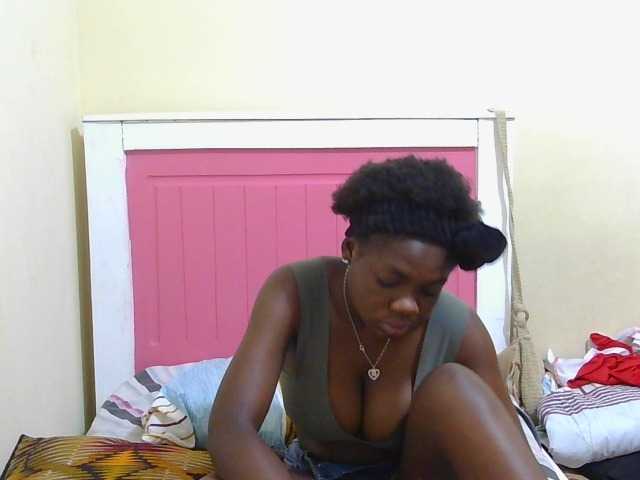 Arriana live cam on BongaCams