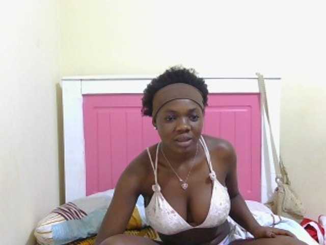 Arriana live cam on BongaCams