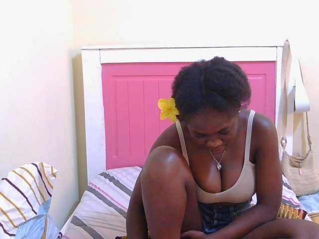 Arriana live cam on BongaCams