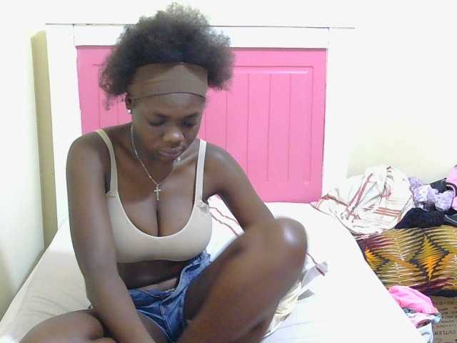 Arriana live cam on BongaCams