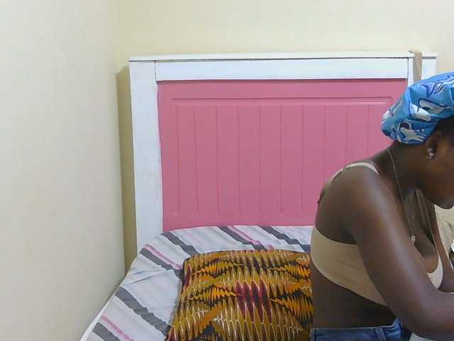 Arriana live cam on BongaCams