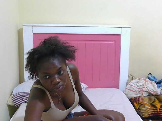 Arriana live cam on BongaCams