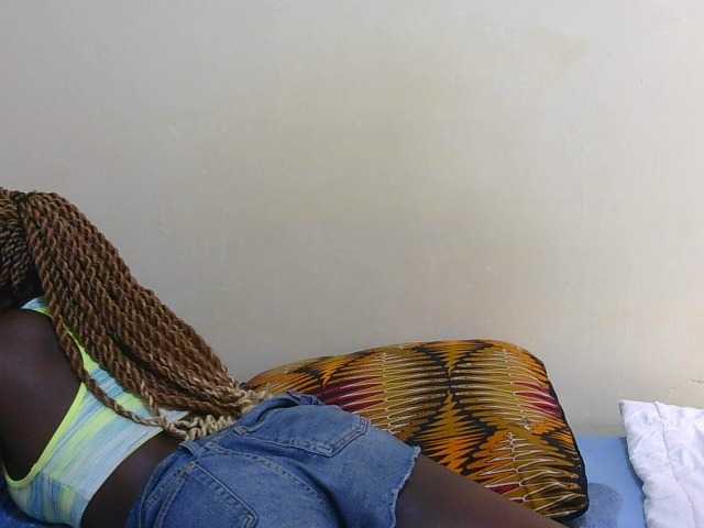 Arriana live cam on BongaCams