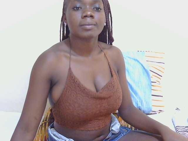 Arriana live cam on BongaCams
