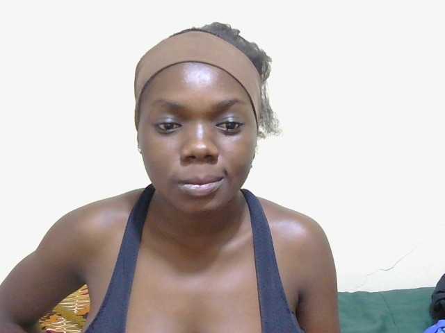 Arriana live cam on BongaCams