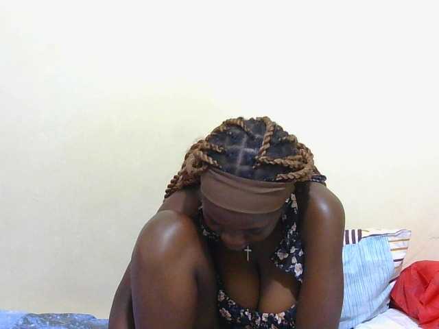 Arriana live cam on BongaCams