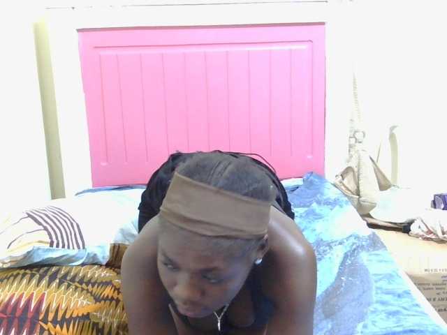 Arriana live cam on BongaCams