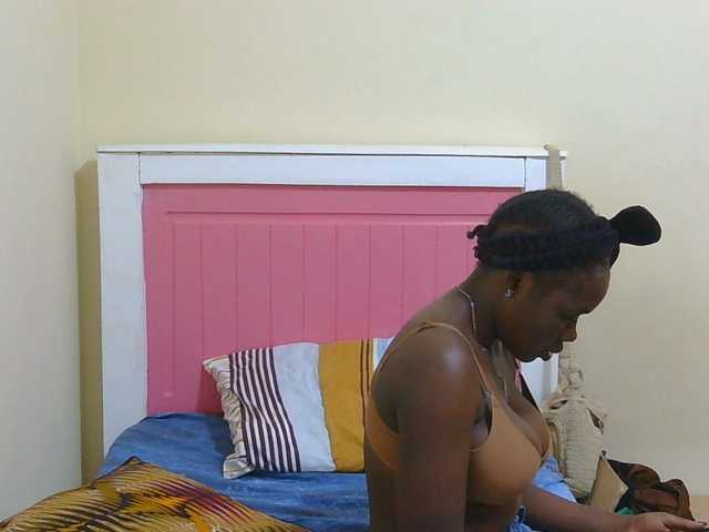 Arriana live cam on BongaCams